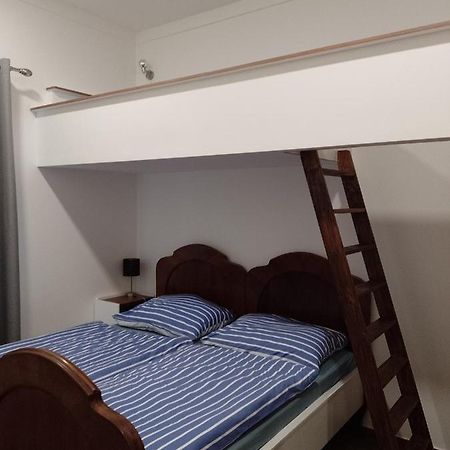 Penzion Litohlavy 17 - Na Samote U Lesa Kraluv Dvur Exterior photo