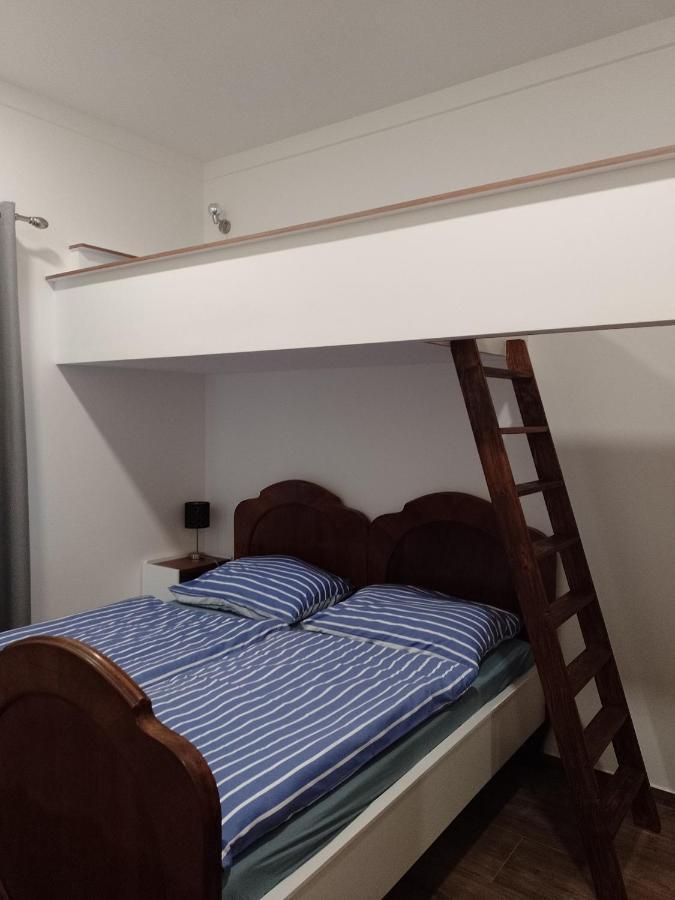 Penzion Litohlavy 17 - Na Samote U Lesa Kraluv Dvur Exterior photo