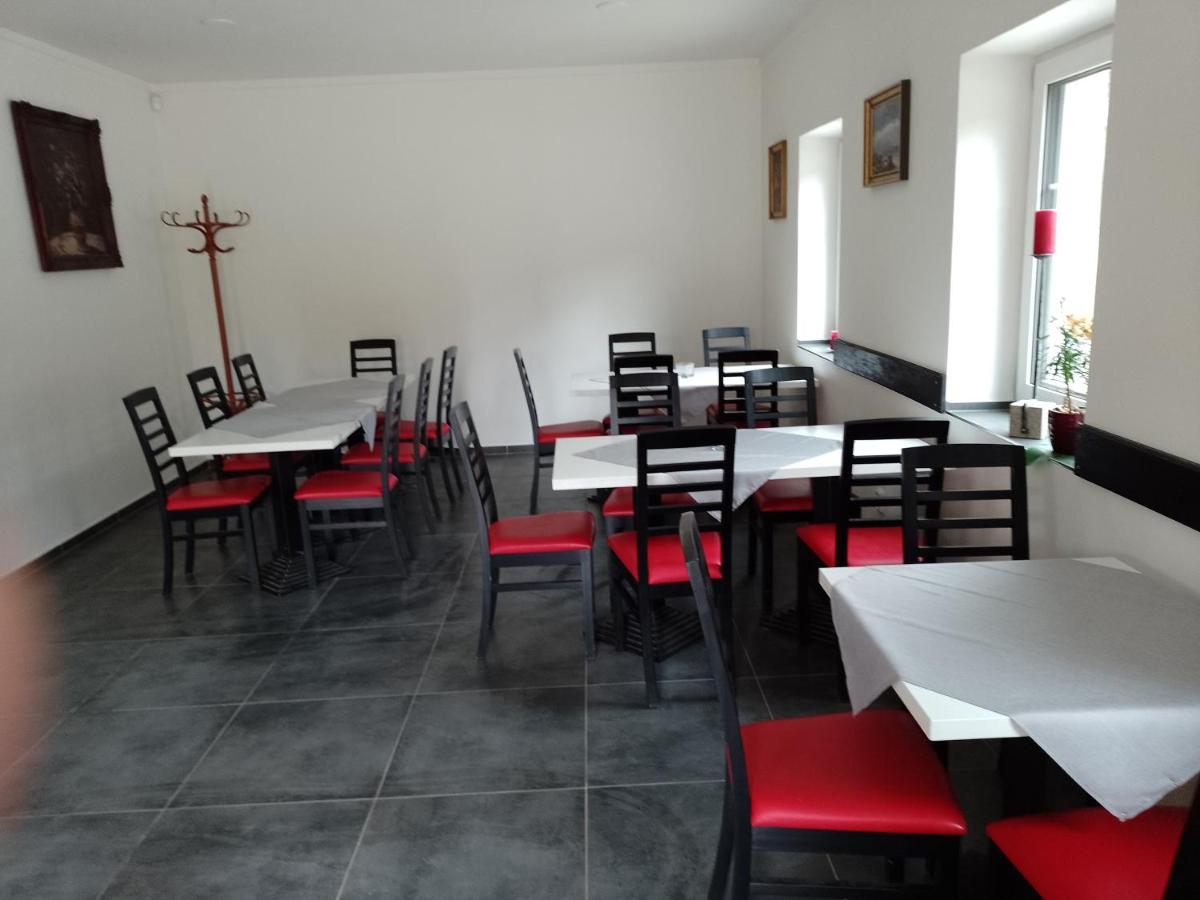 Penzion Litohlavy 17 - Na Samote U Lesa Kraluv Dvur Exterior photo