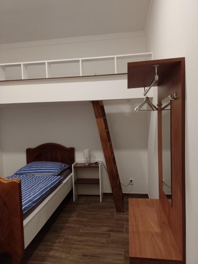 Penzion Litohlavy 17 - Na Samote U Lesa Kraluv Dvur Exterior photo