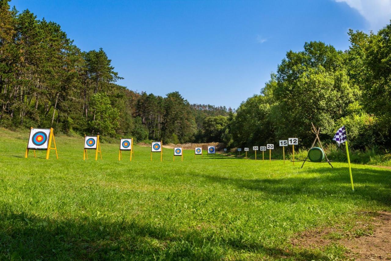 Penzion Litohlavy 17 - Na Samote U Lesa Kraluv Dvur Exterior photo